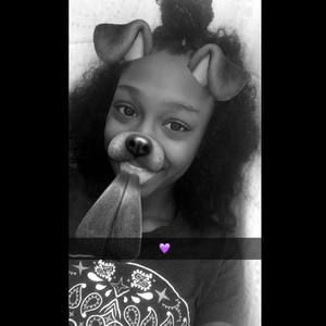 Meet your Posher, Stephanie sarena